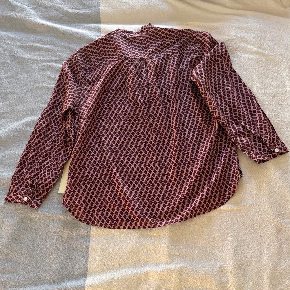 NEW Trovata Geometric Patterned Button-Up Top - Picture 3 of 3